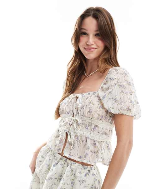 New Look - Cremehvid milkmaid-top med snøredetaljer foran og blomstermønster - Del af sæt - view 1