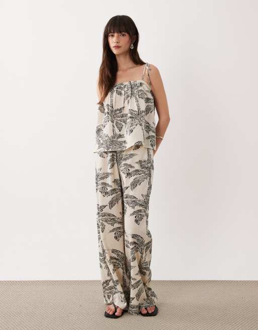 New Look - Cremehvid shell-strandtop med monokromt palmeprint - Del af sæt, 2 af 4