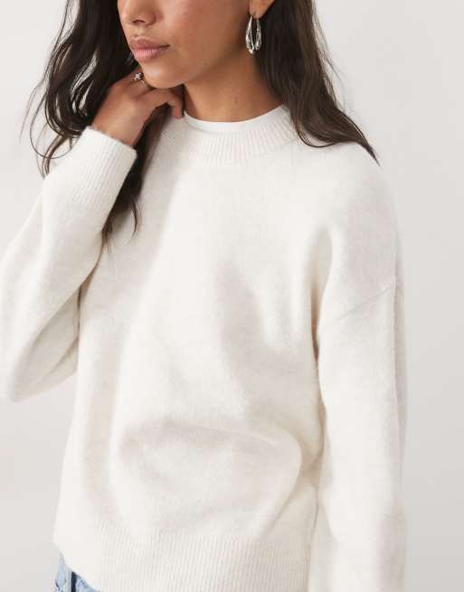 New Look crew neck jumper in cream, 3 of 4