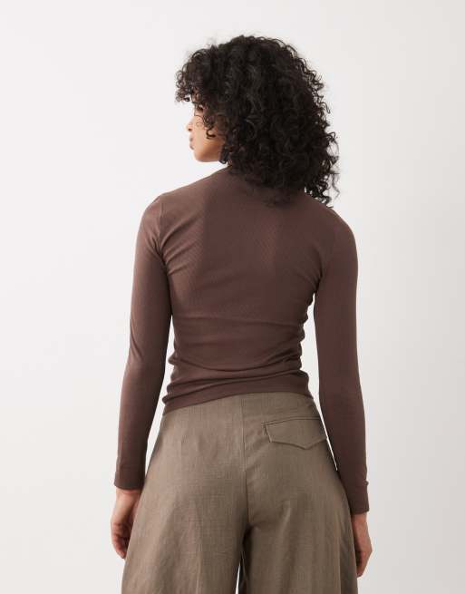 New Look crew neck ribbed long sleeve top in brown, 3 of 4