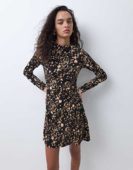 New Look crinkle ruche side mini dress in brown smudge print, 5 of 5