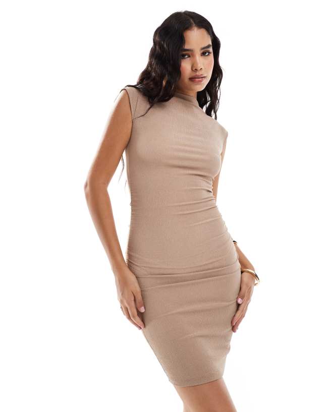 New Look - crinkle ruched side mini dress in light brown