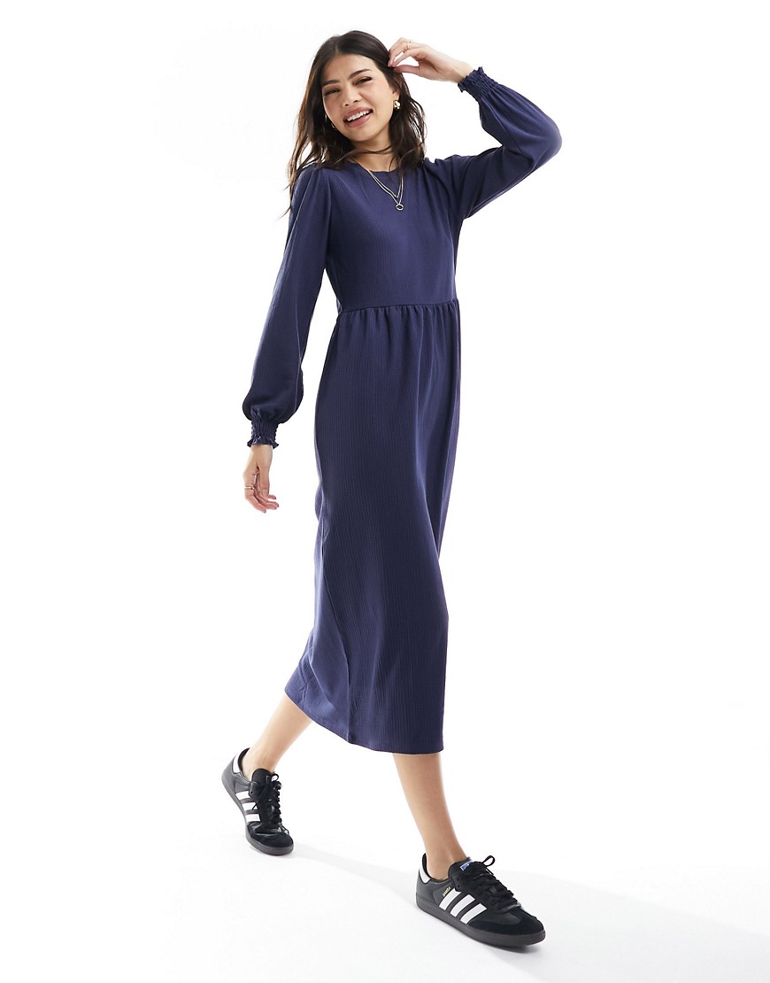 New Look crinkle smock midi dress in navy-Blue