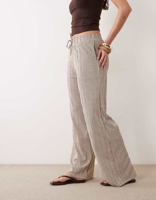 New Look crinkle stripe wide leg trousers in brown, 2 of 5