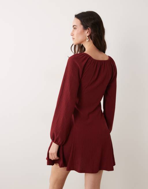 New Look crinkle tie-front mini dress in burgundy, 3 of 4
