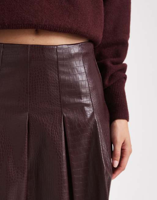 New Look croc print pleated mini skirt in burgundy , 4 of 5