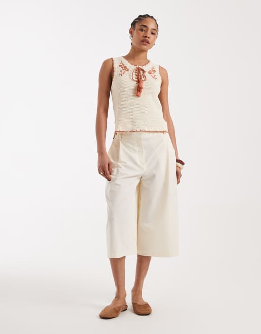 New Look crochet embroidered knitted vest in cream, 2 of 4