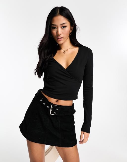 New Look - Crop top cache-cœur côtelé avec bordures en dentelle - Noir