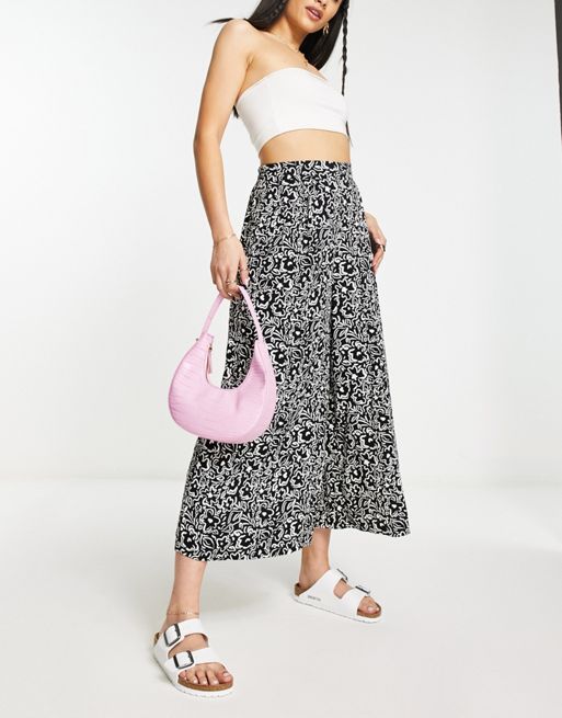 New Look - Cropped broek met wijde pijpen in zwarte bloemenprint