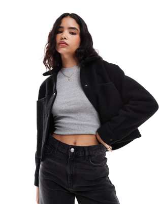 New Look - Cropped gebreide shacket in zwart | ASOS