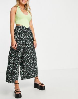 New Look cropped wide leg trouser in black floral