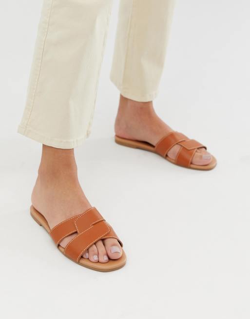 Klappe Kom op lukker New Look cross strap flat slider sandal in tan | ASOS