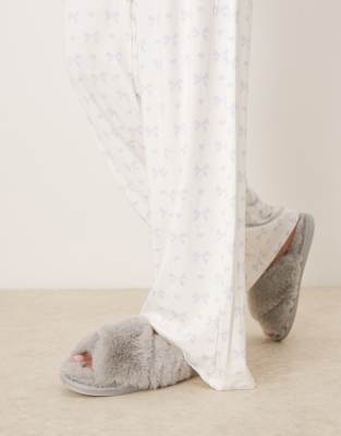 New Look New Look crossover fur sliders in grey