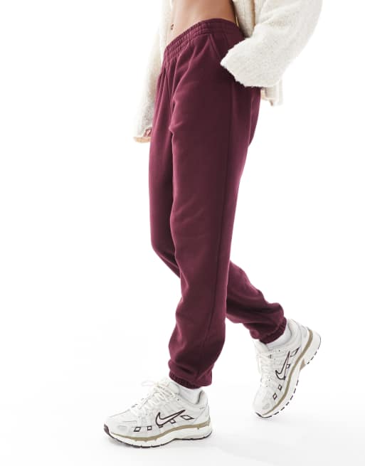 New Look cuffed slim leg trackies in burgundy, 3 of 5