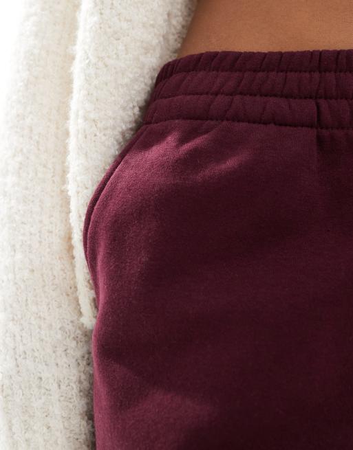 New Look cuffed slim leg trackies in burgundy, 5 of 5