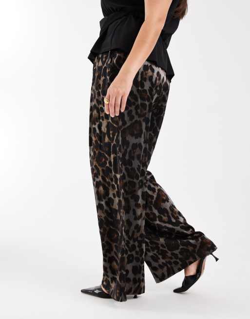 New Look Curve animal print wide leg pants in black, 2 of 5