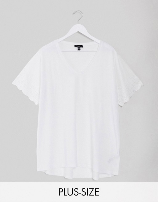New Look Curve broderie sleeve detail tee in white