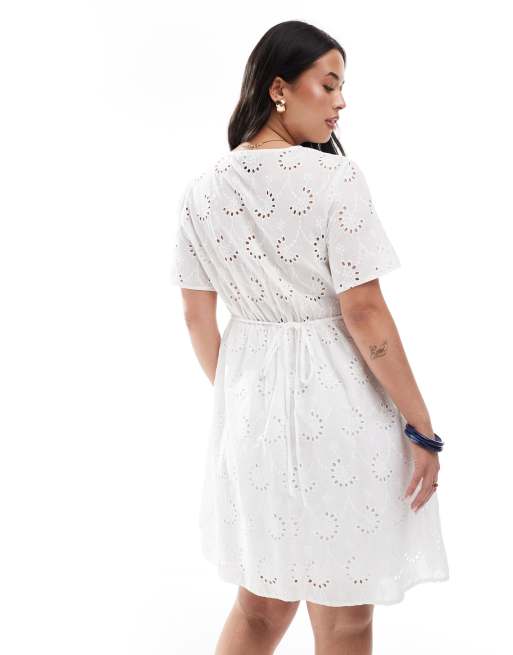 New Look Curve broderie smock mini dress in white, 4 of 4