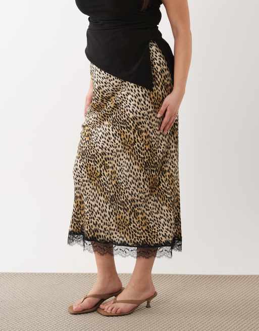New Look Curve - Brun midinederdel i satin med leopardprint og blondekant, 2 af 5