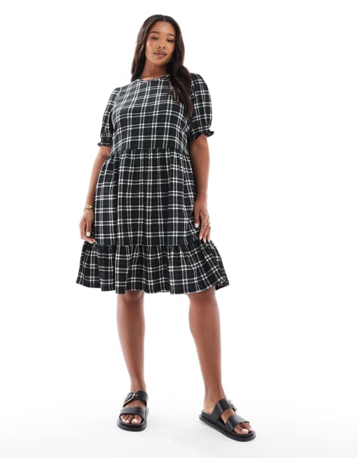 New Look Curve check crinkle smock mini dress in black, 2 of 4