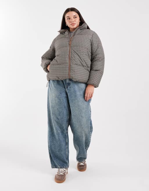 New Look Curve cropped check puffer coat in brown, 2 of 4
