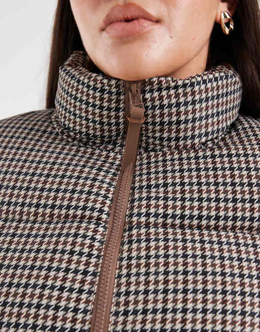New Look Curve cropped check puffer coat in brown, 3 of 4