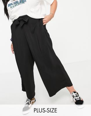 New Look Curve cropped pants in black 