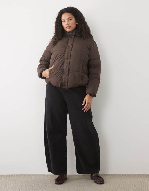 New Look Curve cropped pufferjack in donkerbruin, 3 van 4
