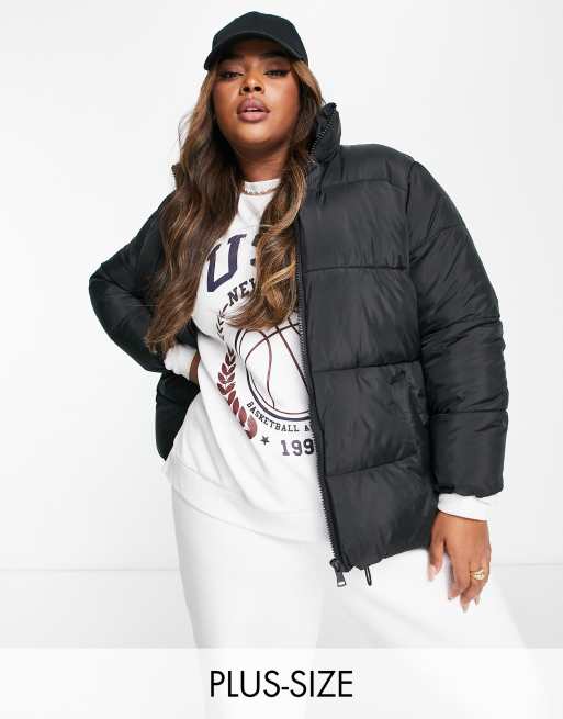 New Look Curve - Cropped sort dynejakke med firkantet pasform