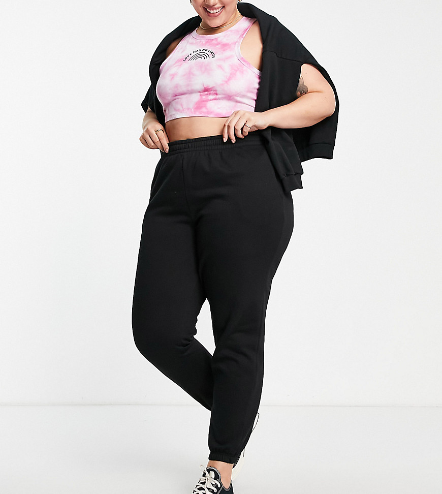 Plus-size joggers by New Look Act casual Elasticated waist Side pockets Elasticated cuffs Regular, tapered fit