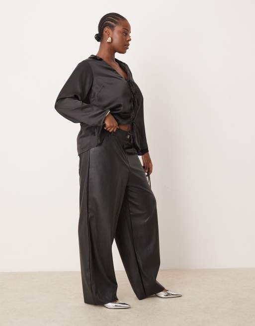 New Look Curve – Czarne spodnie z poliuretanu w kowbojskim stylu