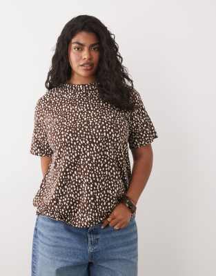 New Look Curve deer print boxy tee in brown