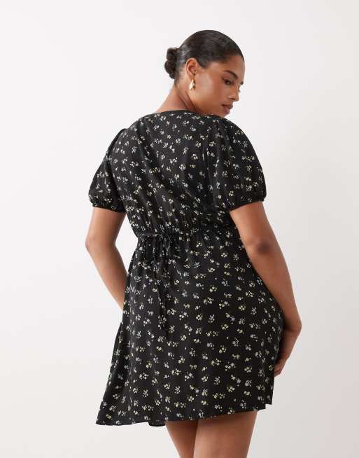 New Look Curve ditsy v neck mini dress in black, 4 of 4