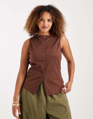 New Look Curve - Durchgeknöpftes Tanktop in Dunkelbraun mit U-Boot-Ausschnitt-Brown Brown 56