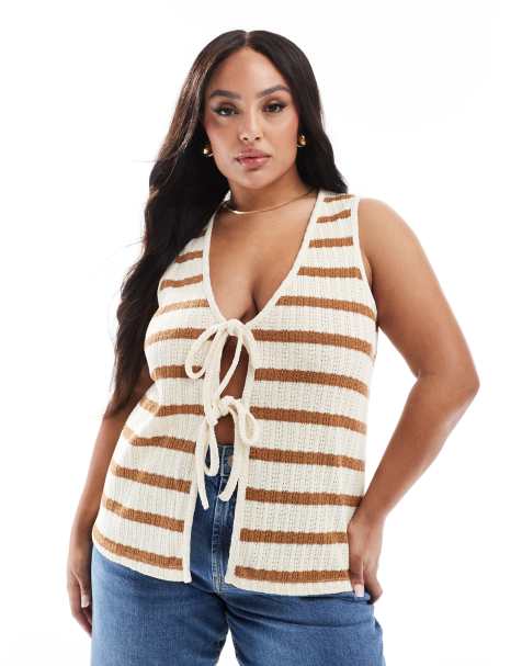 New Look Curve tie front knitted vest in cream and brown
