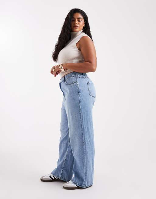 New Look Curve elasticated back wide leg jeans in light blue, 2 of 5