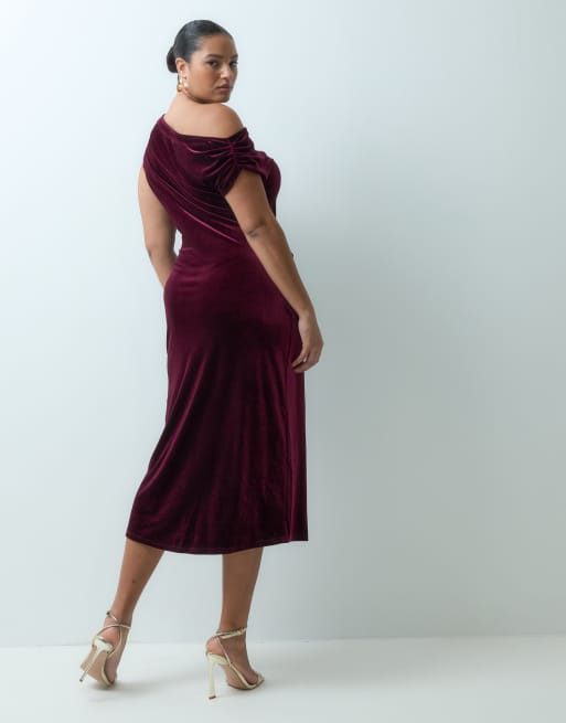 New Look Curve fallen shoulder split detail maxi dress in burgundy, 3 of 4