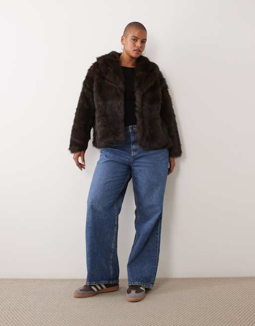New Look Curve faux fur cropped jacket in dark brown, 2 of 4