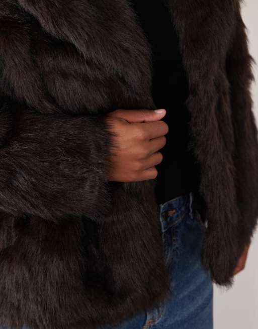 New Look Curve faux fur cropped jacket in dark brown, 3 of 4