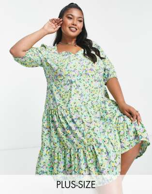 New Look Curve – Geblümtes Mini-Hängerkleid in Grün mit Puffärmeln