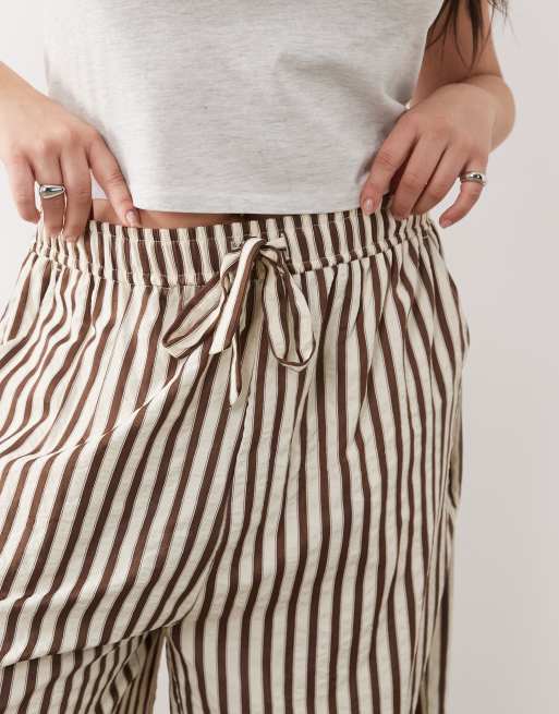 New Look Curve - Gestreepte broek met wijde pijpen in bruin, 3 van 5