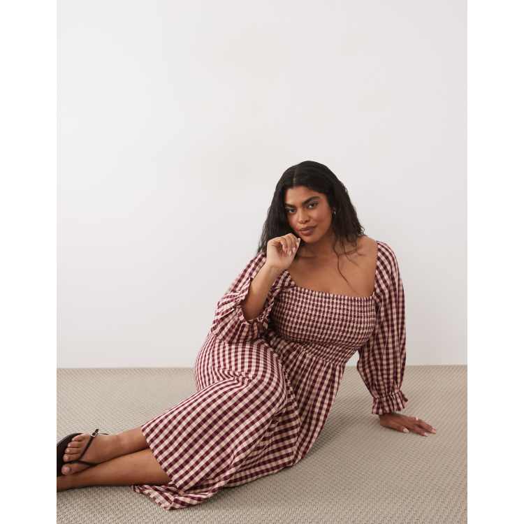 New Look Curve gingham shirred midi dress in pink | ASOS