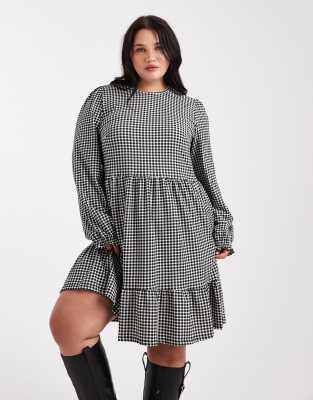 New Look Plus New Look Curve gingham tiered smock mini dress in black pattern