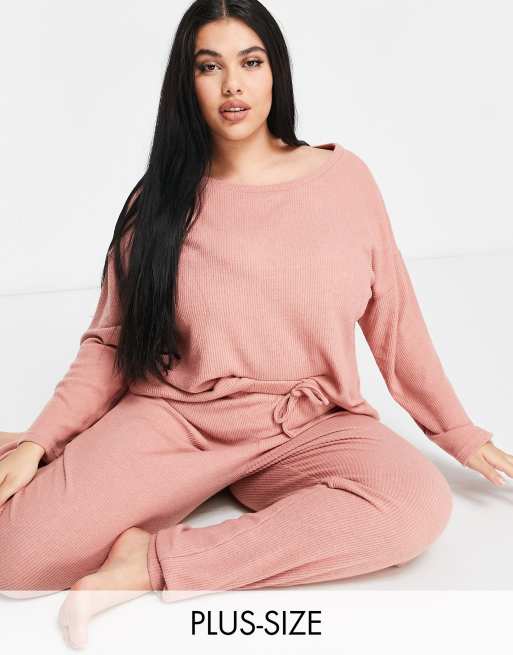 New Look Curve – Jasnoróżowy prążkowany top z odsłoniętymi ramionami