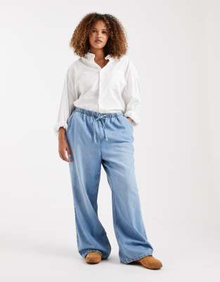 New Look Curve - Jeans zum Hineinschlüpfen in Hellblau mit weitem Bein