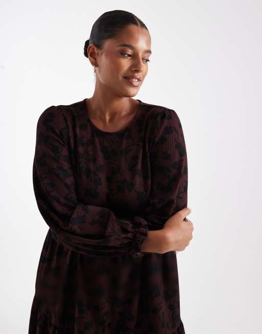 New Look Curve – Kurzes Hängerkleid in Lila mit Blumenmuster und Knitterstruktur, 3 von 4
