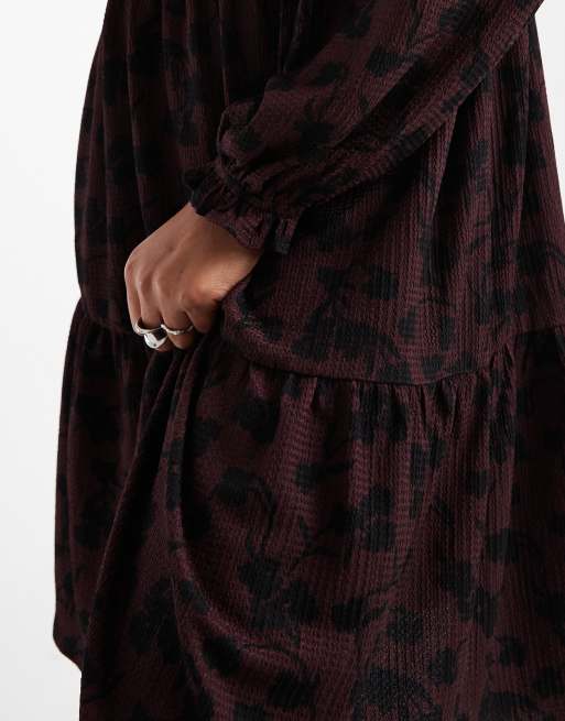 New Look Curve – Kurzes Hängerkleid in Lila mit Blumenmuster und Knitterstruktur, 4 von 4