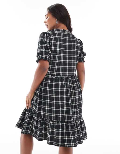 New Look Curve – Kurzes Hängerkleid in Schwarz mit Knitterstruktur, 4 von 4
