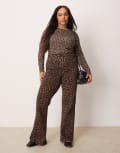 [New Look Plus] New Look Curve leopard print kick flare leggings in brown 20 Brown