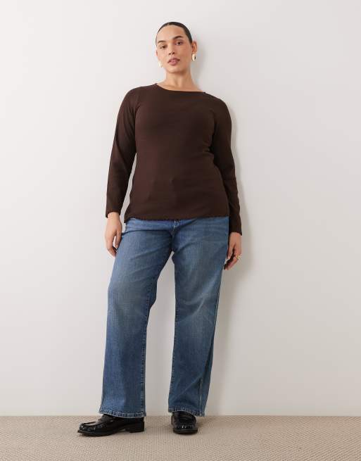 New Look Curve lettuce edge long sleeve top in dark brown, 2 of 4